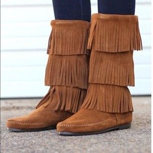 MINNETONKA Moccasins NEW 3 Layer Fringe Boots Womens Sz 6 Camel Suede Leather